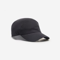 Czapka z daszkiem fitness Domyos. Czarne czapki męskie DOMYOS, bez wzorów, z elastanu, sportowe. Za 39.99 zł.