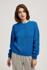 Sweter z okrągłym dekoltem lazurowy. Niebieskie swetry klasyczne damskie MOODO, l, bez kołnierzyka. W wyprzedaży za 47.99 zł.