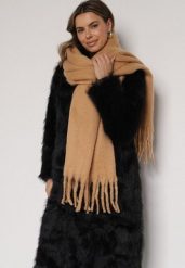 Jasnobrązowy Szalik z Frędzlami Owedarria. Szaliki i kominy damskie Born2be, bez wzorów, z dresówki. Za 39.99 zł.