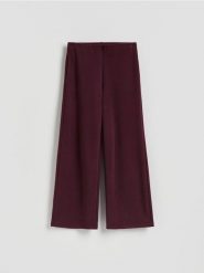 Dzianinowe spodnie z bawełną - ciemnofioletowy. Fioletowe spodnie materiałowe damskie Reserved, bez wzorów, z bawełny. Za 99.99 zł.