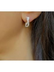 Les Petites Précieuses Srebrne kolczyki-kreole z cyrkoniami rozmiar: onesize. Szare kolczyki damskie Les Petites Précieuses, z cyrkonią, srebrne. Za 152.99 zł.