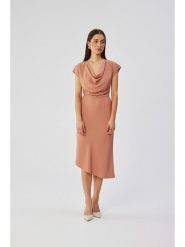 Stylove Sukienka w kolorze karmelowym rozmiar: XL. Brązowe sukienki damskie Stylove, xl, bez wzorów, z asymetrycznym kołnierzem, bez ramiączek, midi, asymetryczne. Za 256.54 zł.