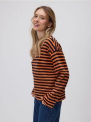 T-shirt oversize - wielobarwny. T-shirty damskie Reserved, l, bez wzorów, z bawełny, bez kołnierzyka. Za 99.99 zł.