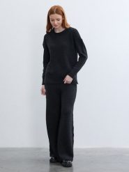 BGN Spodnie w kolorze czarnym rozmiar: 38. Czarne spodnie materiałowe damskie BGN, bez wzorów, z materiału. Za 143.99 zł.