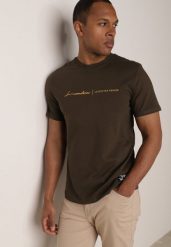 Ciemnozielona Bawełniana Koszulka T-shirt z Minimalistycznym Nadrukiem Saphea. Zielone t-shirty męskie Born2be, l, bez wzorów, z bawełny, bez kołnierzyka. Za 39.99 zł.