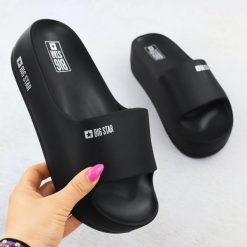 Klapki damskie na platformie plażowe basenowe czarne Big Star SS274721. Czarne klapki damskie Big Star, bez wzorów, z materiału, bez obcasa, na platformie. Za 99.99 zł.