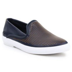 Buty Lacoste W 7-31CAW01272M3 niebieskie. Niebieskie buty sportowe na co dzień damskie bez wzorów, z gumy. Za 544.84 zł.