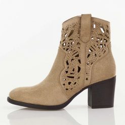 Beżowe botki damskie na słupku M.Daszyński Sa250-5. Brązowe botki damskie M.Daszyński, na jesień, z jeansu, boho, z okrągłym noskiem, bez obcasa, na obcasie, bez zapięcia. Za 229.00 zł.