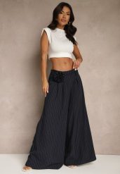 Granatowe Spodnie Palazzo High Waist Ozdobione Broszką Kwiatem Folassea. Niebieskie broszki damskie Renee. Za 79.99 zł.