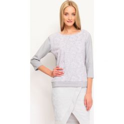 BLUZA NIEROZPINANA DAMSKA Z KORONKĄ. Szare bluzy bez kaptura damskie TOP SECRET, z koronki. W wyprzedaży za 59.99 zł.