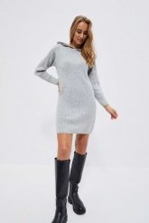 Prążkowana sukienka z kapturem. Sukienki damskie MOODO, xl, bez wzorów, z elastanu, bez kołnierzyka, bez ramiączek. W wyprzedaży za 55.99 zł.