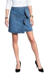 SPÓDNICA JEANSOWA MUSTANG Wrap Skirt 1007016 5000 680. Niebieskie spódniczki damskie Mustang, bez wzorów, z jeansu, trapezowe. W wyprzedaży za 69.99 zł.