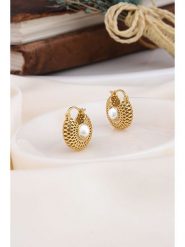 L'Atelier de Gaia Pozłacane kolczyki z perłami rozmiar: onesize. Białe kolczyki damskie L'Atelier de Gaia, z perłą, pozłacane. Za 82.99 zł.