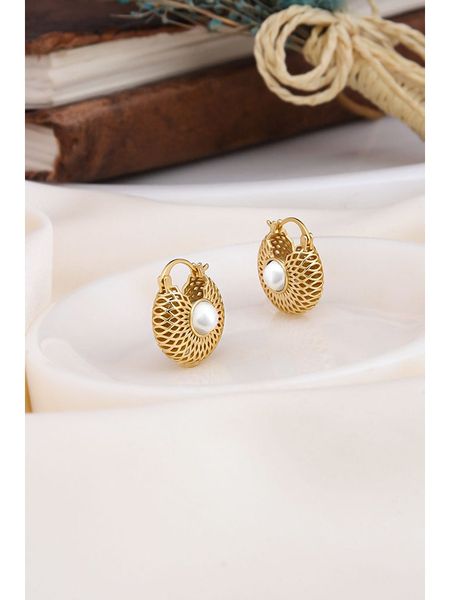 L'Atelier de Gaia Pozłacane kolczyki z perłami rozmiar: onesize. Białe kolczyki damskie L'Atelier de Gaia, z perłą, pozłacane. Za 82.99 zł.