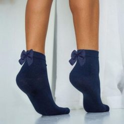 Skarpetki damskie z kokardą rypsową 742 granat. Niebieskie skarpetki damskie Milena, bez wzorów, z bawełny. Za 15.00 zł.