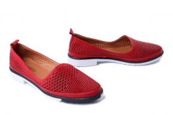 MANITU 840138-04 rot, półbuty damskie. Czerwone półbuty damskie Manitu, w ażurowe wzory, ze skóry, bez obcasa. Za 227.92 zł.