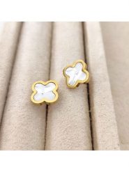 Nakkash Pozłacane kolczyki-wkrętki z masą perłową rozmiar: onesize. Białe kolczyki damskie Nakkash, z perłą, pozłacane. Za 39.99 zł.