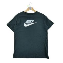 Second life - T-shirt męski Nike krótkie rękawy - Stan bardzo dobry. Czarne t-shirty męskie Nike, l, bez wzorów, bez kołnierzyka. Za 63.86 zł.