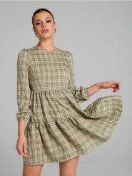 Sukienka mini w kratę - zielony. Zielone sukienki damskie Sinsay, l, bez wzorów, bez kołnierzyka, bez ramiączek, mini. Za 37.99 zł.