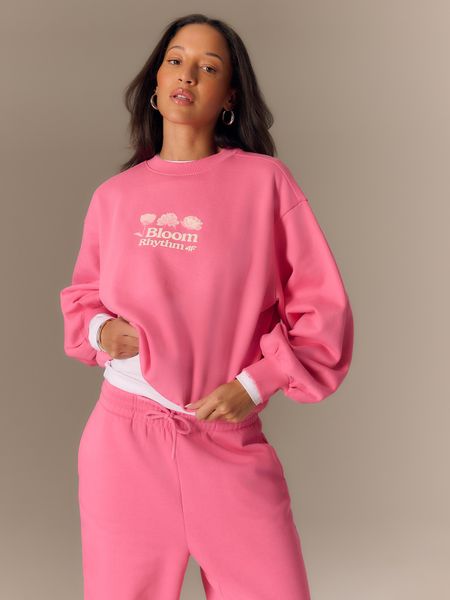 4F Bluza dresowa loose bez kaptura damska - różowa XS. Czerwone bluzy bez kaptura damskie 4f, xs, z dresówki. Za 169.99 zł.