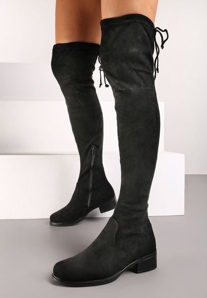 Czarne Płaskie Kozaki w Stylu Muszkieterek Ściągane Troczkiem Avasira. Czarne kozaki damskie Born2be, z wełny, przed kolano, bez obcasa, na obcasie. Za 119.99 zł.