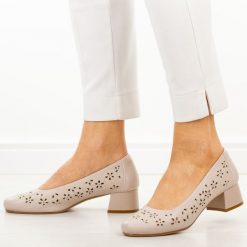 J.Szare czółenka damskie na obcasie Sergio Leone Sk180. Szare czółenka damskie Sergio Leone, bez wzorów, z materiału, z okrągłym noskiem, bez obcasa, na obcasie. Za 179.00 zł.