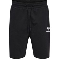 Krótka Hummel Legacy Plus. Czarne szorty męskie HUMMEL, bez wzorów, sportowe. Za 163.50 zł.
