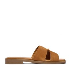 Klapki Lasocki. Brązowe klapki damskie Lasocki, bez wzorów, bez obcasa. Za 139.99 zł.