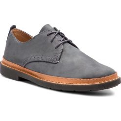 Półbuty CLARKS - Trace Tailor 261348397 Dark Grey Nubuck. Szare półbuty damskie Clarks, z nubiku, bez zapięcia. W wyprzedaży za 329.00 zł.