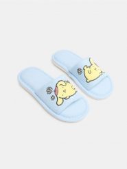 Otwarte kapcie z naszywką PomPomPurin - błękitny. Niebieskie kapcie damskie Sinsay. Za 25.99 zł.