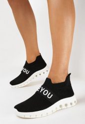 Czarne Buty Sportowe ze Skarpetkową Cholewką i Napisem Thirllas. Czarne buty sportowe na co dzień damskie Born2be, bez wzorów. Za 54.99 zł.