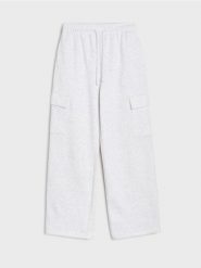 Spodnie wide leg cargo - szary. Szare spodnie materiałowe damskie Sinsay, bez wzorów. W wyprzedaży za 19.99 zł.