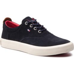Tenisówki TOMMY HILFIGER - Core Thick Suede Sneaker FM0FM02050 Midnight 403. Niebieskie trampki i tenisówki męskie Tommy Hilfiger, bez wzorów, z gumy, bez zapięcia. W wyprzedaży za 249.00 zł.