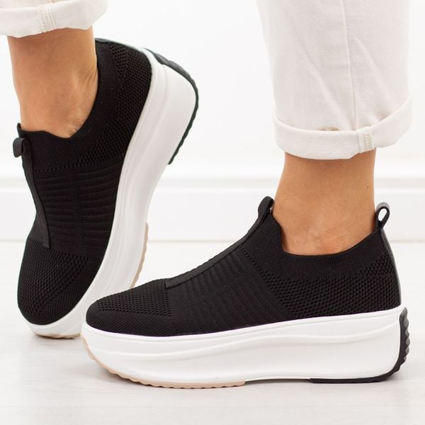 Czarne sportowe buty damskie Filippo Dp7552/26. Czarne buty sportowe na co dzień damskie Filippo, bez wzorów, z dresówki, trekkingowe. Za 199.00 zł.