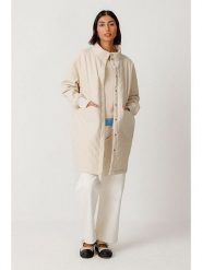 SKFK Płaszcz przejściowy "Nile" w kolorze kremowym rozmiar: 34. Brązowe płaszcze damskie SKFK, bez wzorów. Za 434.99 zł.