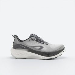Buty do biegania męskie Kiprun KS900 Support. Białe obuwie do biegania damskie KIPRUN. W wyprzedaży za 399.99 zł.
