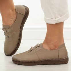 Khaki skórzane półbuty damskie Potocki 15315. Brązowe półbuty damskie POTOCKI, bez wzorów, z jeansu, casualowe, z okrągłym noskiem, bez obcasa, na płaskiej podeszwie. Za 219.00 zł.