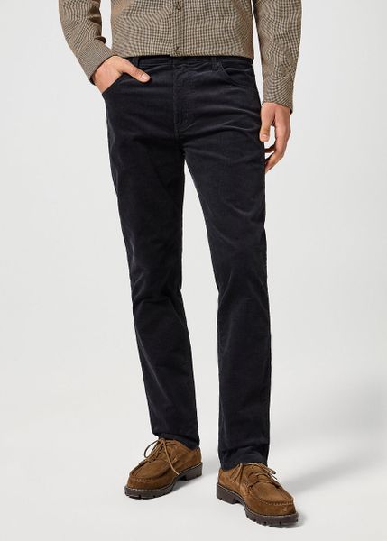WRANGLER MĘSKIE SPODNIE SZTRUKSOWE GREENSBORO BLACK 112357406 W15Q013729. Czarne spodnie materiałowe męskie Wrangler, bez wzorów, z jeansu. Za 219.99 zł.