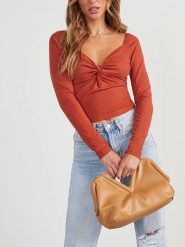 Milan Kiss Koszulka w kolorze czerwonobrązowym rozmiar: L. Brązowe bluzki damskie Milan Kiss, l, bez wzorów, ze splotem, bez kołnierzyka. Za 113.36 zł.