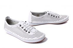 ARTIKER RELAKS 48C0476 biały, półbuty damskie. Białe półbuty damskie Artiker Relaks, bez wzorów, ze skóry, bez obcasa. Za 209.90 zł.