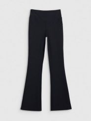 4F Legginsy z prążkowanej dzianiny damskie - czarne S. Czarne legginsy damskie 4f, s, bez wzorów, z dzianiny. W wyprzedaży za 99.99 zł.