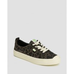 Trampki ze skóry zamszowej Cariuma OCA Suede Black Jaguar Print. Czarne trampki i tenisówki męskie CARIUMA, bez wzorów, ze skóry, bez zapięcia. W wyprzedaży za 276.75 zł.