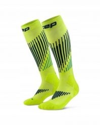 Długie skarpety kompresyjne dla mężczyzn z wełną Merino Core Run CEP. Niebieskie skarpetki męskie CEP, bez wzorów, z elastanu. Za 199.00 zł.