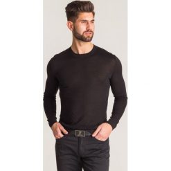 Czarny jedwabny sweter Versace Collection z tłoczonym wzorem - Czarny. Czarne swetry męskie Versace Collection, l, z aplikacjami, z jedwabiu, bez kołnierzyka. Za 448.00 zł.