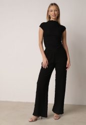 Czarny Gładki Komplet Szerokie Spodnie i Marszczona Bluzka ze Stójką Merithie. Czarne spodnie materiałowe damskie Born2be, bez wzorów, klasyczne. Za 129.99 zł.