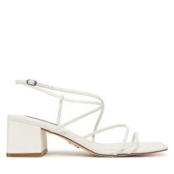 Sandały Steve Madden. Białe sandały damskie Steve Madden, bez wzorów, bez obcasa, na słupku. Za 299.99 zł.