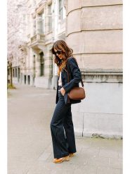 Lia Biassoni Skórzana torebka "Flumendosa" w kolorze karmelowym - 23 x 17 x 7 cm rozmiar: onesize. Brązowe torebki klasyczne damskie Lia Biassoni, bez wzorów, z materiału, bez dodatków. Za 217.99 zł.