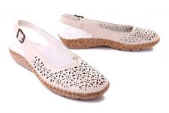 RIEKER 44861-60 beige, sandały damskie. Brązowe sandały damskie Rieker, w ażurowe wzory, bez obcasa. Za 289.90 zł.
