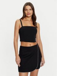 Guess Top W5RH26 WGLO2 Czarny Regular Fit. Czarne topy damskie Guess, s, z aplikacjami, z syntetyku, bez kołnierzyka. Za 219.99 zł.
