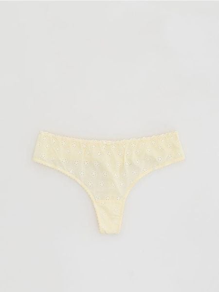 Majtki stringi z ażurowym haftem - jasnożółty. Żółte stringi damskie Reserved, l, w ażurowe wzory, z bawełny. Za 49.99 zł.